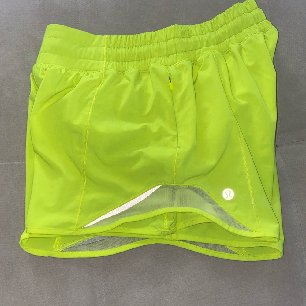 Lululemon Hotty Hot Low Rise Short 2.5